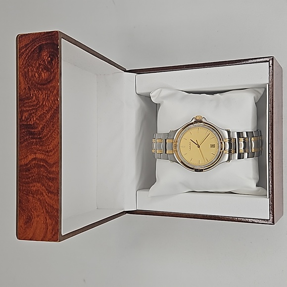 Authentic Gucci Watch 9040 M Mens Dial Quartz Two-Tone Link Date Watch - Picture 3 of 16